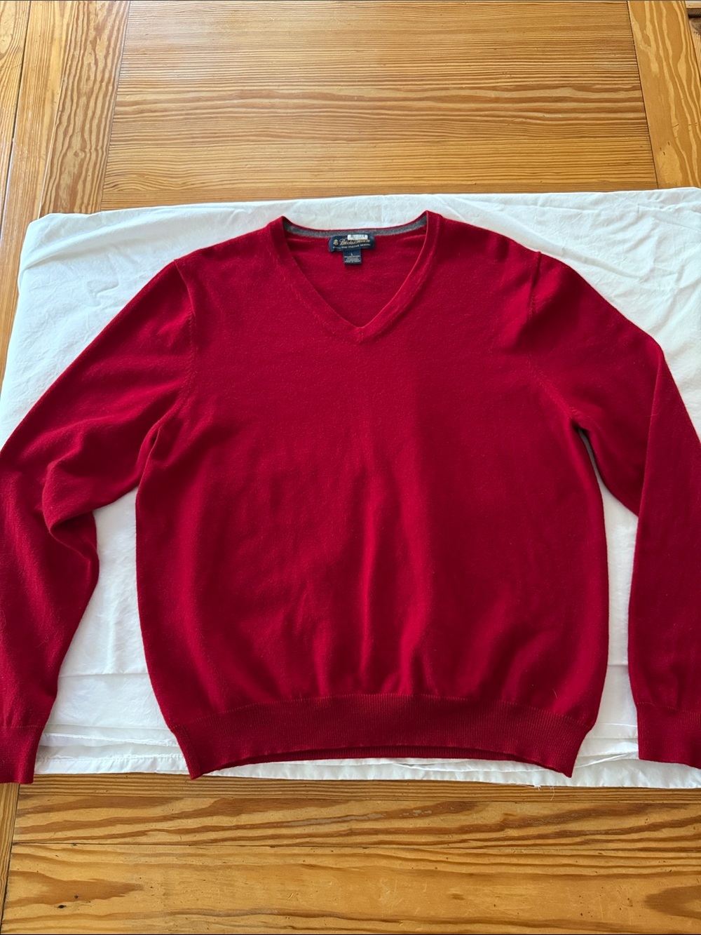 Brooks Brothers Men's Bright Red V-Neck Sweater